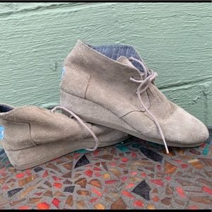 3/$15!!   Toms Tan Canvas Wedges
